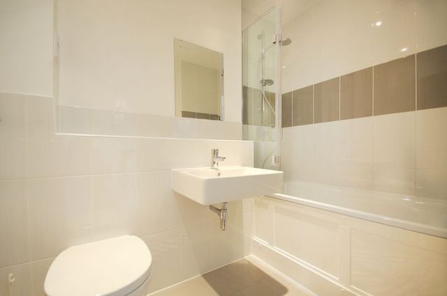  Image of 3 bedroom Terraced house to rent in Hepdon Mews London SW17 at Hepdon Mews  Tooting, SW17 0GP