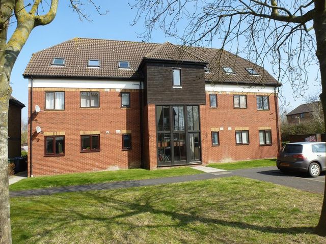  Image of 1 bedroom Flat for sale in Heron Drive Bicester OX26 at Heron Drive  Bicester, OX26 6YY