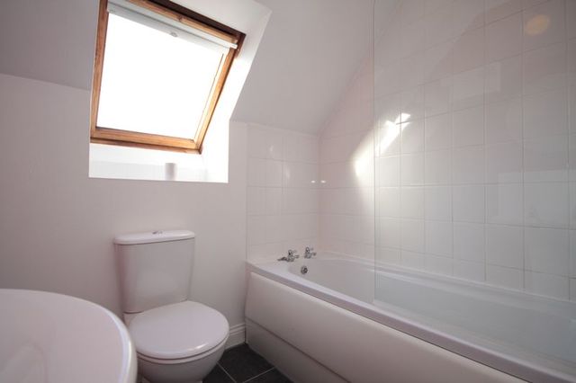  Image of 1 bedroom Flat for sale in Heron Drive Bicester OX26 at Heron Drive  Bicester, OX26 6YY