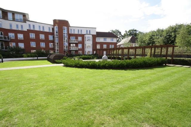  Image of 2 bedroom Flat to rent in High Road London E18 at High Road  London, E18 2JJ