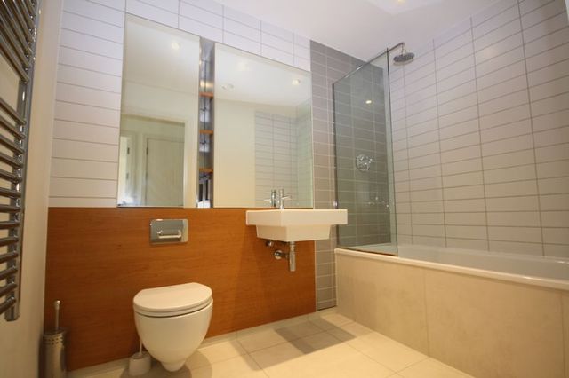  Image of 2 bedroom Flat to rent in High Road London E18 at High Road  London, E18 2JJ