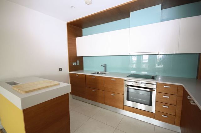  Image of 2 bedroom Flat to rent in High Road London E18 at High Road  London, E18 2JJ