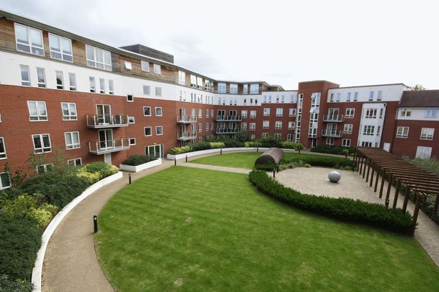  Image of 2 bedroom Flat to rent in High Road London E18 at High Road  London, E18 2JJ
