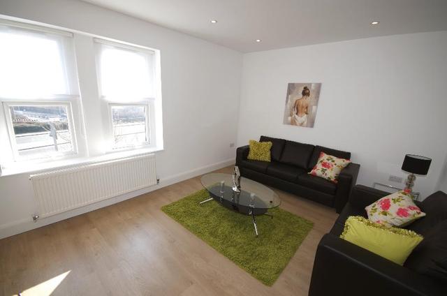  Image of 2 bedroom Flat to rent in High Road London N12 at London, N12 0AP