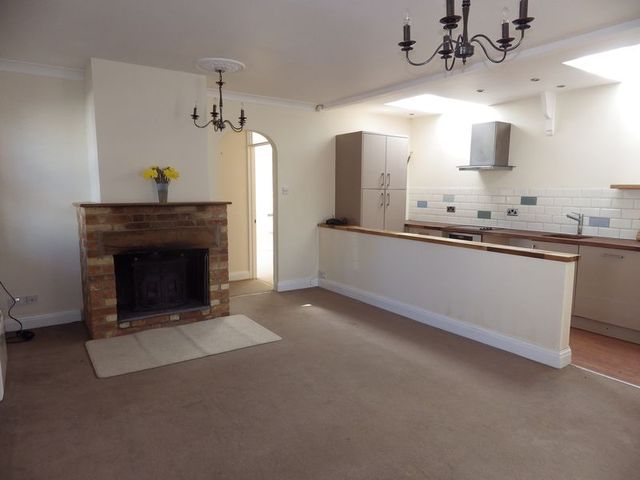  Image of 2 bedroom Detached house to rent in High Street Roxton Bedford MK44 at High Street Roxton Bedford, MK44 3EA