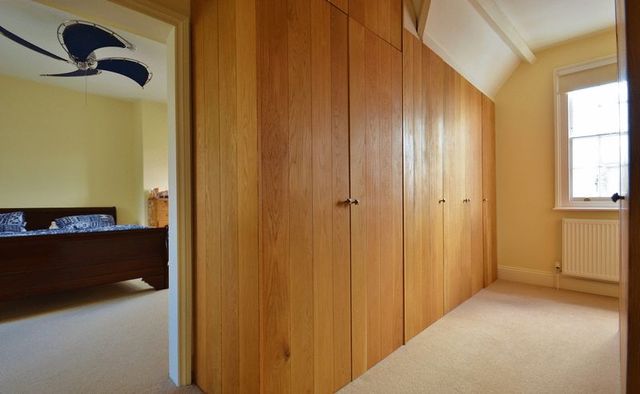  Image of 6 bedroom Terraced house for sale in High Street Thame OX9 at 18 High Street  Thame, OX9 2BZ