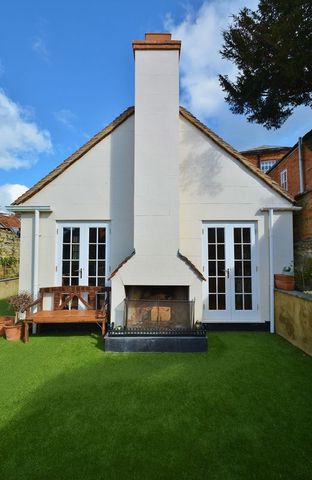  Image of 6 bedroom Terraced house for sale in High Street Thame OX9 at 18 High Street  Thame, OX9 2BZ