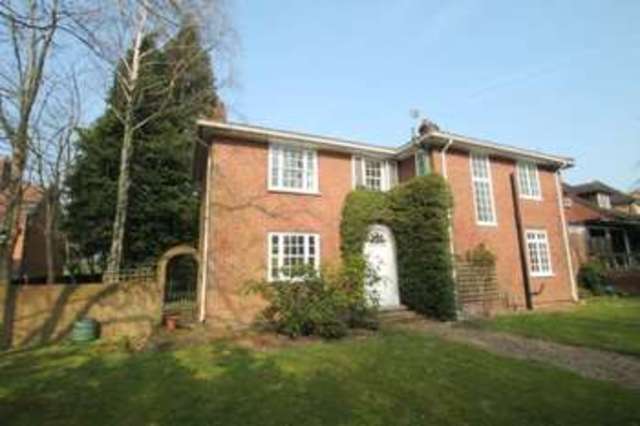  Image of 4 bedroom Detached house to rent in Mount Park Road Harrow-on-the-Hill Harrow HA1 at Mount Park Road  Harrow on the Hill, HA1 3JP