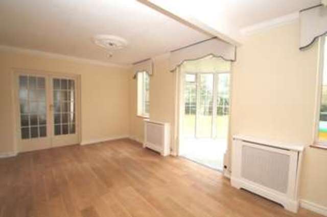  Image of 4 bedroom Detached house to rent in Mount Park Road Harrow-on-the-Hill Harrow HA1 at Mount Park Road  Harrow on the Hill, HA1 3JP