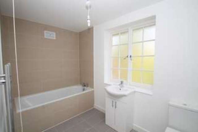  Image of 4 bedroom Detached house to rent in Mount Park Road Harrow-on-the-Hill Harrow HA1 at Mount Park Road  Harrow on the Hill, HA1 3JP
