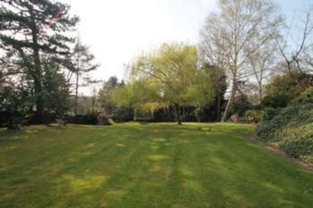  Image of 4 bedroom Detached house to rent in Mount Park Road Harrow-on-the-Hill Harrow HA1 at Mount Park Road  Harrow on the Hill, HA1 3JP