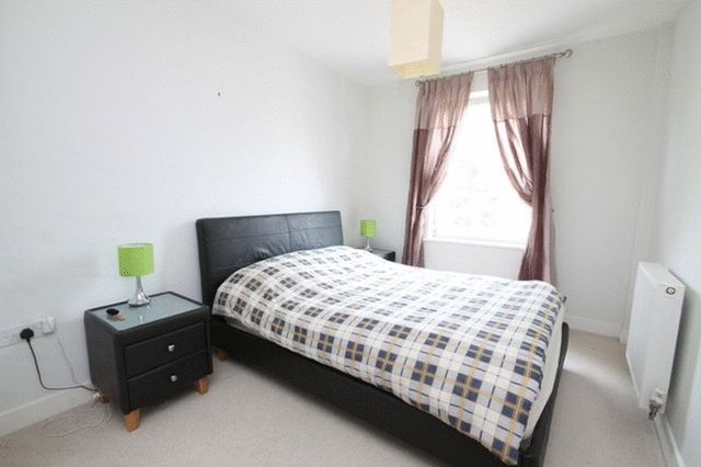  Image of 2 bedroom Flat to rent in Highbury Drive Leatherhead KT22 at Highbury Drive  LEATHERHEAD, KT22 7UN