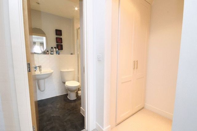  Image of 2 bedroom Flat to rent in Highbury Drive Leatherhead KT22 at Highbury Drive  LEATHERHEAD, KT22 7UN