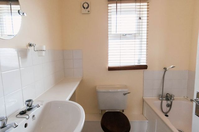  Image of 4 bedroom Detached house for sale in Holbush Way Irthlingborough Wellingborough NN9 at Holbush Way Irthlingborough Wellingborough, NN9 5EP