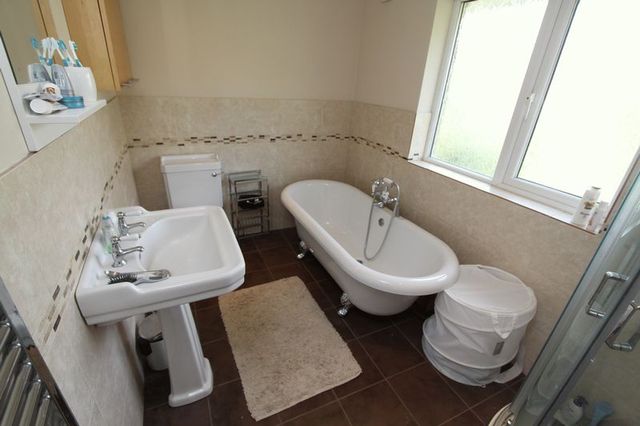  Image of 3 bedroom Detached house to rent in Holly Hill Southampton SO16 at Holly Hill  Southampton, SO16 7ES