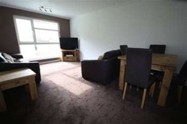  Image of 2 bedroom Flat to rent in Hornbeam Road Buckhurst Hill IG9 at The Willows, Hornbeam Road  Buckhurst Hill, IG9 6LA