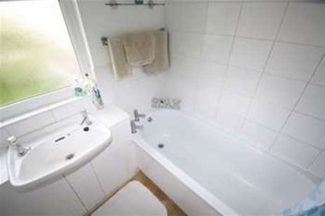  Image of 2 bedroom Flat to rent in Hornbeam Road Buckhurst Hill IG9 at The Willows, Hornbeam Road  Buckhurst Hill, IG9 6LA