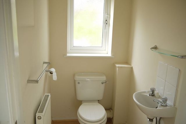  Image of 3 bedroom Semi-Detached house to rent in Idlethorp Way Idle Bradford BD10 at Idlethorp Way  Idle, BD10 9JD