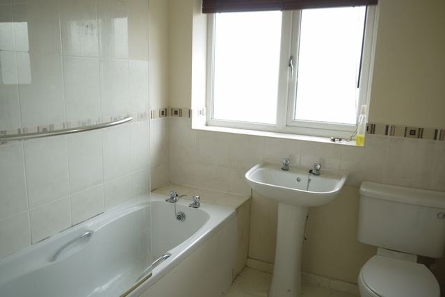  Image of 3 bedroom Semi-Detached house to rent in Idlethorp Way Idle Bradford BD10 at Idlethorp Way  Idle, BD10 9JD