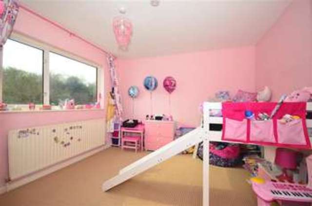  Image of 3 bedroom End of Terrace for sale in Ingress Gardens Greenhithe DA9 at Greenhithe Kent Greenhithe, DA9 9HN