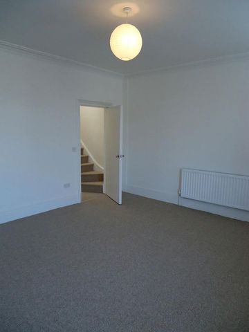  Image of 3 bedroom Flat to rent in James Street Garston Liverpool L19 at James Street Garston Liverpool, L19 2LS