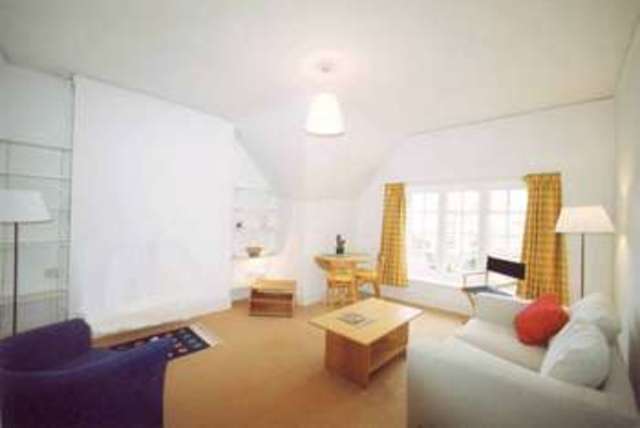 Image of 1 bedroom Flat to rent in Newton Grove London W4 at Newton Grove  Chiswick, W4 1LB