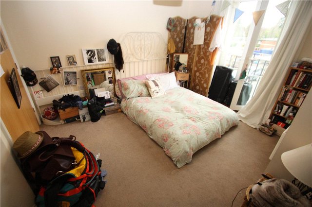  Image of 2 bedroom Apartment for sale in Tudor Way Knaphill Woking GU21 at Tudor Way Knaphill Knaphill, GU21 2UD