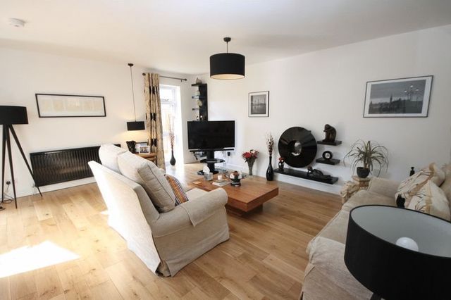  Image of 4 bedroom Detached house for sale in St. Marys Close Kidlington OX5 at St Marys Close  Kidlington, OX5 2AY