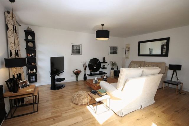  Image of 4 bedroom Detached house for sale in St. Marys Close Kidlington OX5 at St Marys Close  Kidlington, OX5 2AY