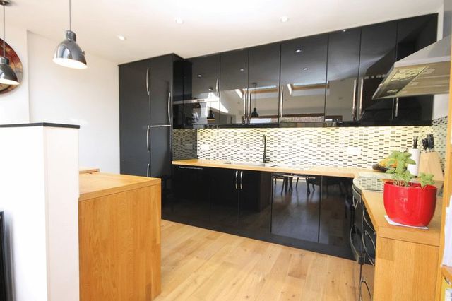  Image of 4 bedroom Detached house for sale in St. Marys Close Kidlington OX5 at St Marys Close  Kidlington, OX5 2AY