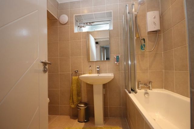  Image of 4 bedroom Detached house for sale in St. Marys Close Kidlington OX5 at St Marys Close  Kidlington, OX5 2AY