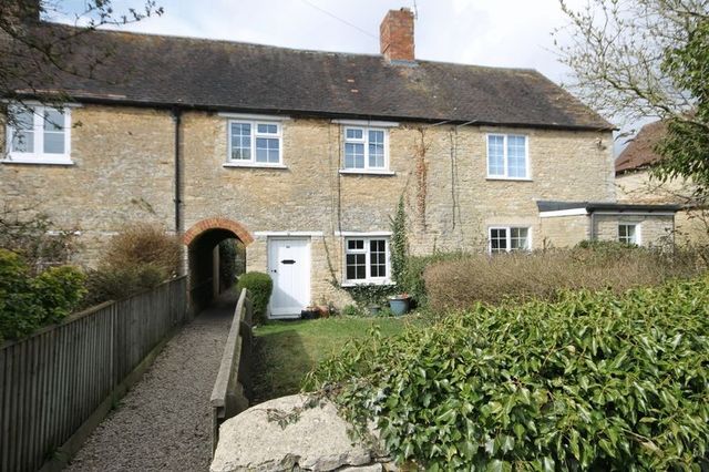  Image of 2 bedroom Cottage for sale in Crown Road Kidlington OX5 at Crown Road  Kidlington, OX5 1AG