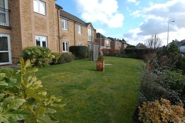  Image of 2 bedroom Retirement Property for sale in Banbury Road Kidlington OX5 at Banbury Road  Kidlington, OX5 2BG