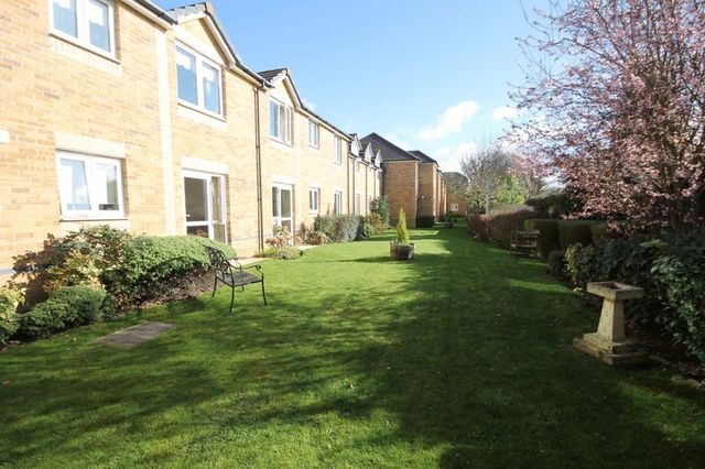  Image of 2 bedroom Retirement Property for sale in Banbury Road Kidlington OX5 at Banbury Road  Kidlington, OX5 2BG