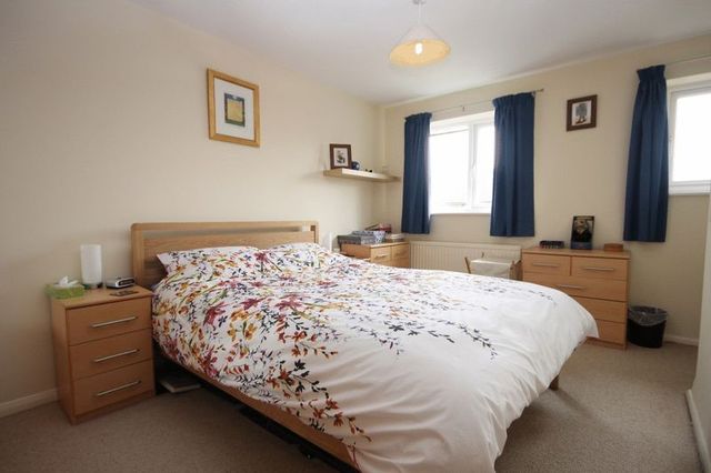  Image of 2 bedroom Terraced house for sale in Bowerman Close Kidlington OX5 at Bowerman Close  Kidlington, OX5 1TP