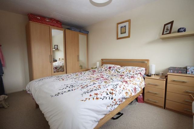  Image of 2 bedroom Terraced house for sale in Bowerman Close Kidlington OX5 at Bowerman Close  Kidlington, OX5 1TP