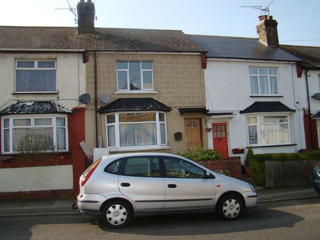  Image of 3 bedroom Terraced house to rent in King Edward Road Gillingham ME7 at King Edward Road  Gillingham, ME7 2RF