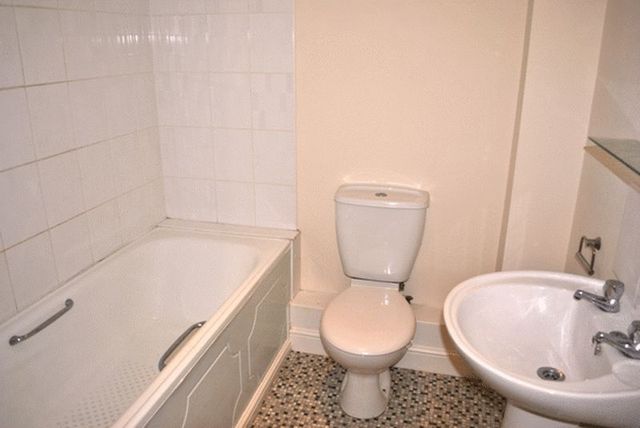  Image of 2 bedroom Flat to rent in Kingsmills Road Wrexham LL13 at Kingsmills Road  Wrexham, LL13 8NR
