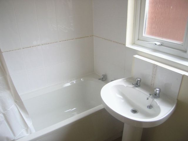 Image of 1 bedroom Flat to rent in Kinnerton Way Exeter EX4 at Kinnerton Way EXWICK Exeter, EX4 2BL