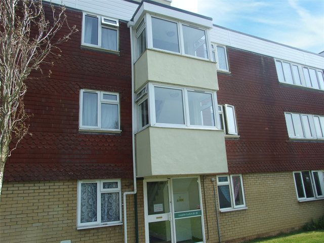  Image of 2 bedroom Apartment to rent in Langdale Gardens Earley Reading RG6 at Earley Reading Whitley, RG6 5TU