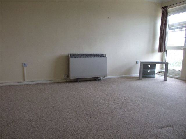  Image of 2 bedroom Apartment to rent in Langdale Gardens Earley Reading RG6 at Earley Reading Whitley, RG6 5TU
