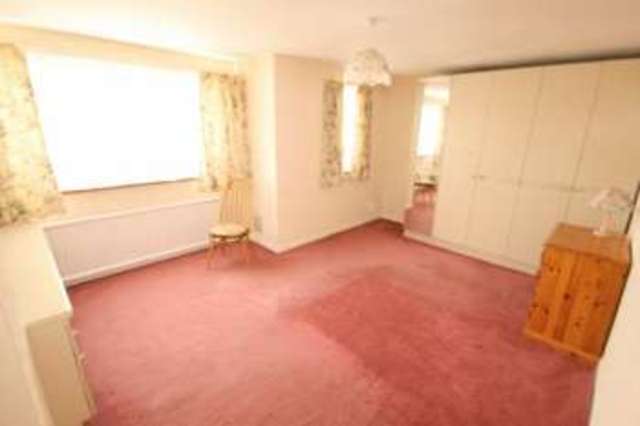  Image of 3 bedroom Semi-Detached house for sale in Thames Road Langley Slough SL3 at Langley  Slough, SL3 8DZ