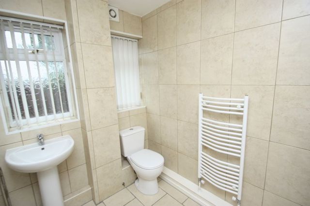  Image of 1 bedroom Flat to rent in Larks Hill Pontefract WF8 at Larks Hill  Pontefract, WF8 4LR