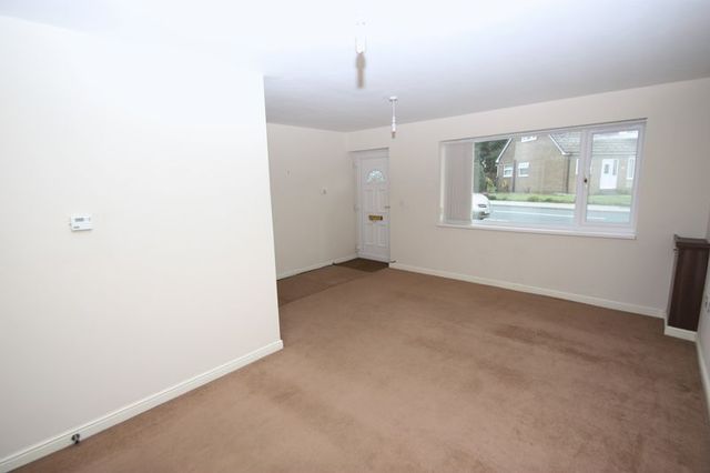  Image of 1 bedroom Flat to rent in Larks Hill Pontefract WF8 at Larks Hill  Pontefract, WF8 4LR