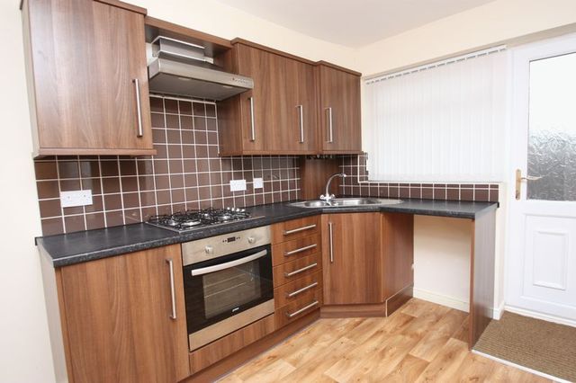  Image of 1 bedroom Flat to rent in Larks Hill Pontefract WF8 at Larks Hill  Pontefract, WF8 4LR