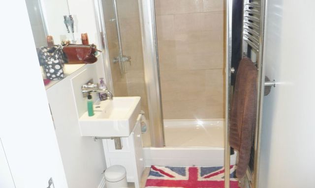 Image of 3 bedroom Flat to rent in Lea Bridge Road London E5 at Lea Bridge Road  Hackney, E5 9UB