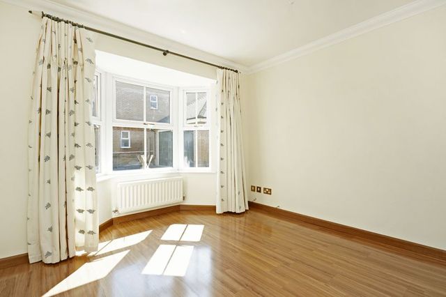  Image of 4 bedroom Detached house for sale in Quarry Gardens Leatherhead KT22 at Quarry Gardens Leatherhead Leatherhead, KT22 8UE