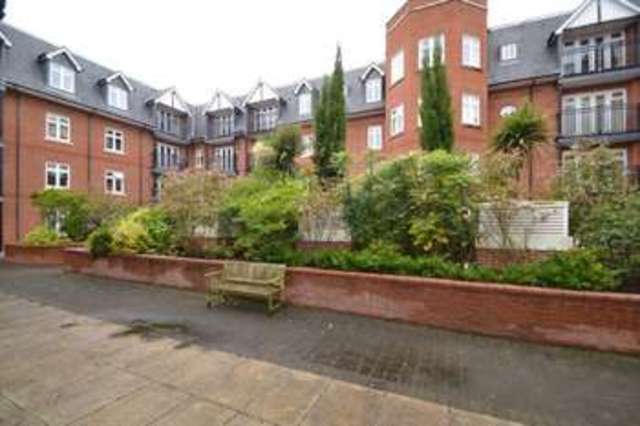  Image of Maisonette to rent in Leret Way Leatherhead KT22 at Leret Way  Leatherhead, KT22 7JL
