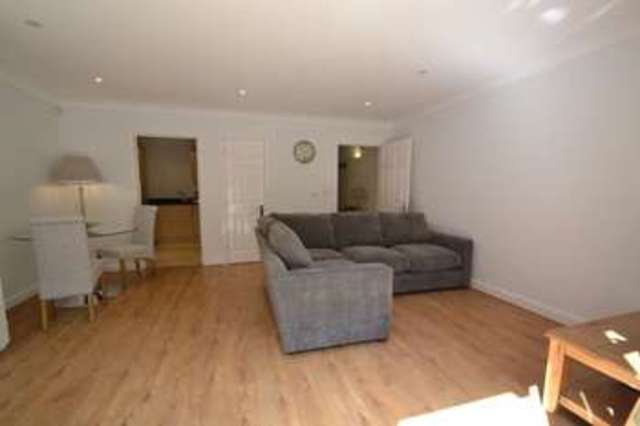  Image of Maisonette to rent in Leret Way Leatherhead KT22 at Leret Way  Leatherhead, KT22 7JL
