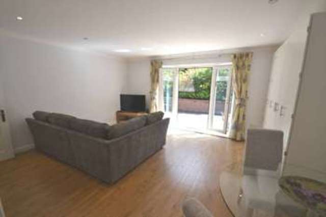  Image of Maisonette to rent in Leret Way Leatherhead KT22 at Leret Way  Leatherhead, KT22 7JL